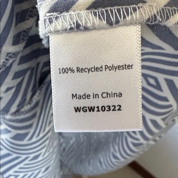 Sleeveless Women’s Blouse Tank Top Medium, Blue & White, Sheer Geometric Pattern - Picture 9 of 13